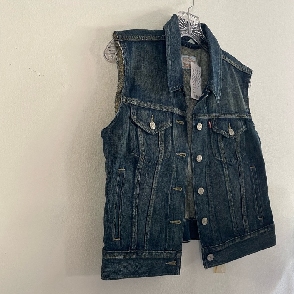 Levi’s Denim cut off Sleeveless Trucker Vest